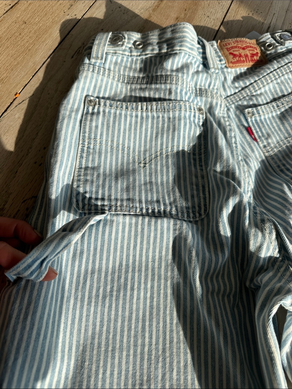 Levi's High-Rise Cinch Baggy Wide-Leg Jeans - Light Blue & White Stripes - Picture 8 of 10